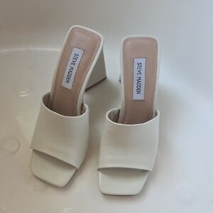 NWOT Steve Madden Women's White Mules